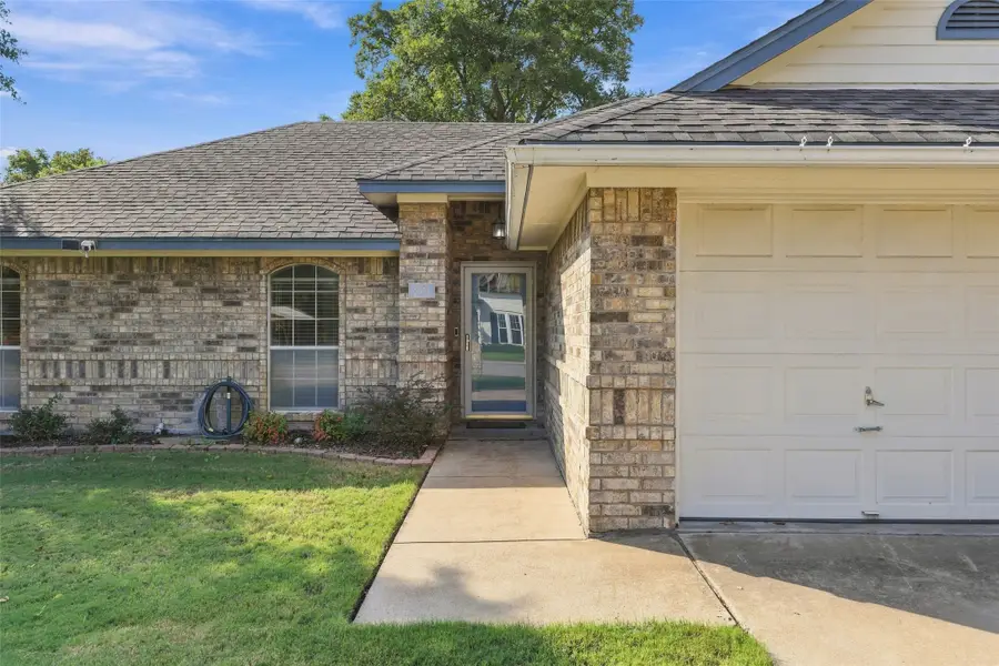 411 W Spring Street, Weatherford, TX 76086 - #2