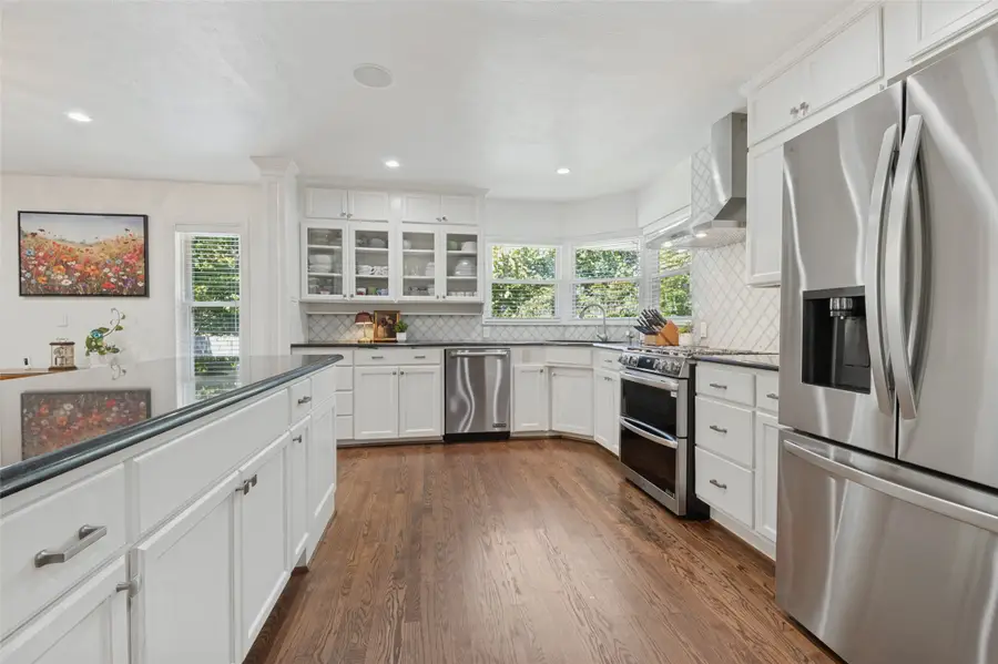 447 W Colorado Boulevard, Dallas, TX 75208 - #2