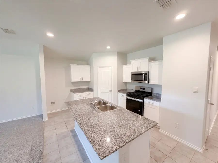 517 Bronze Circle W, Springtown, TX 76082 - #2