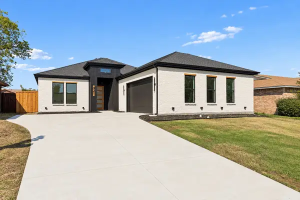 921 Woodcrest Drive, Lancaster, TX 75134