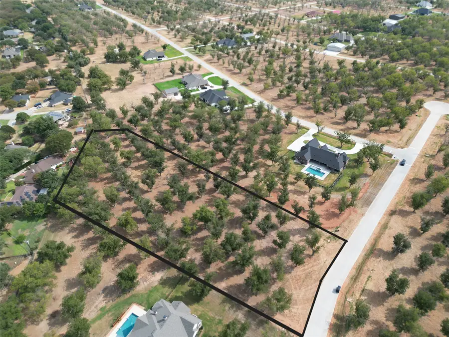 930 E Landings Drive, Granbury, TX 76049 - #2