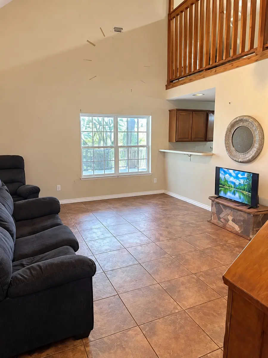 1017 W 3rd Street, Taylor, TX 76574 - #3