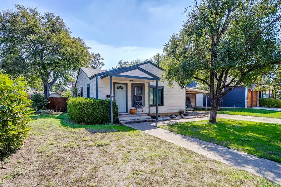 3817 Oaklawn Drive, Fort Worth, TX 76107 - #3
