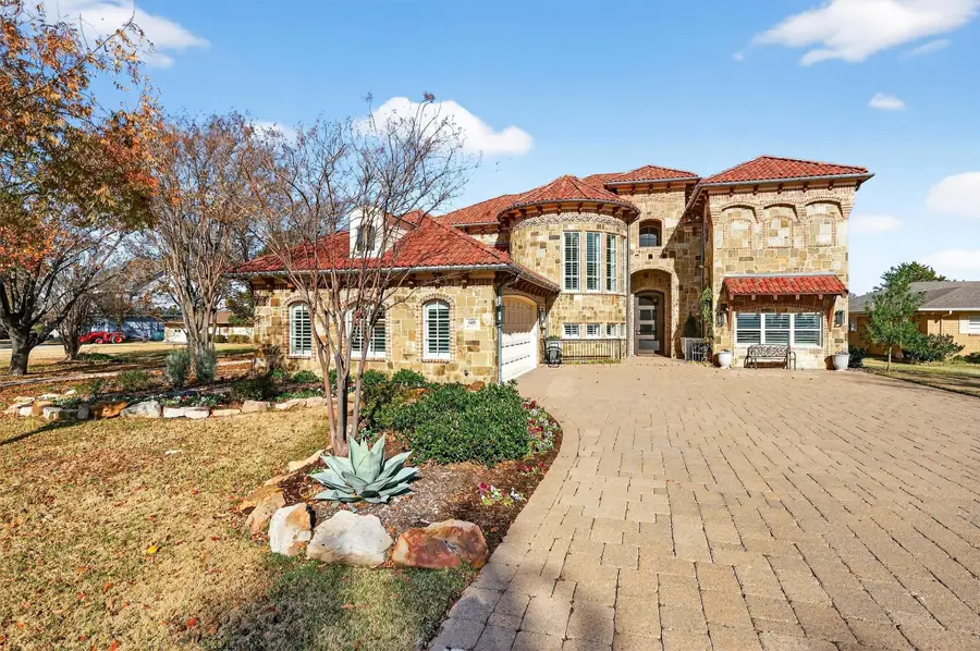 600 Kiowa Drive E, Lake Kiowa, TX 76240 - #2