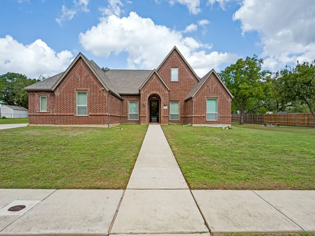 8301 Woods Lane, North Richland Hills, TX 76182 - #1