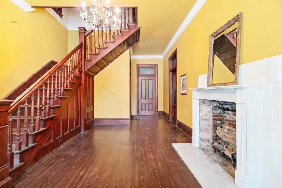 334 W Washington Street, Paris, TX 75460 - #2
