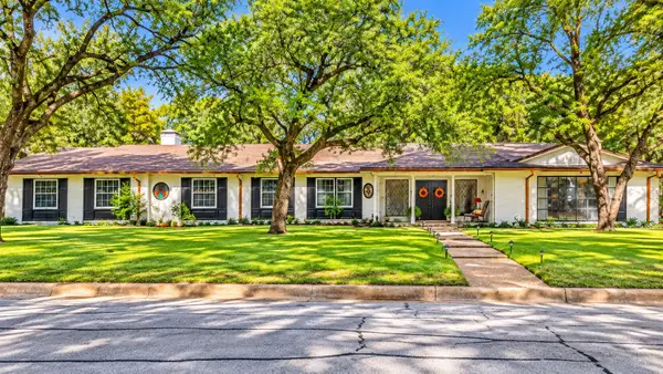 1650 Azteca Drive, Fort Worth, TX 76112