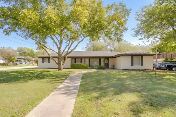 412 N Cummings Drive, Alvarado, TX 76009