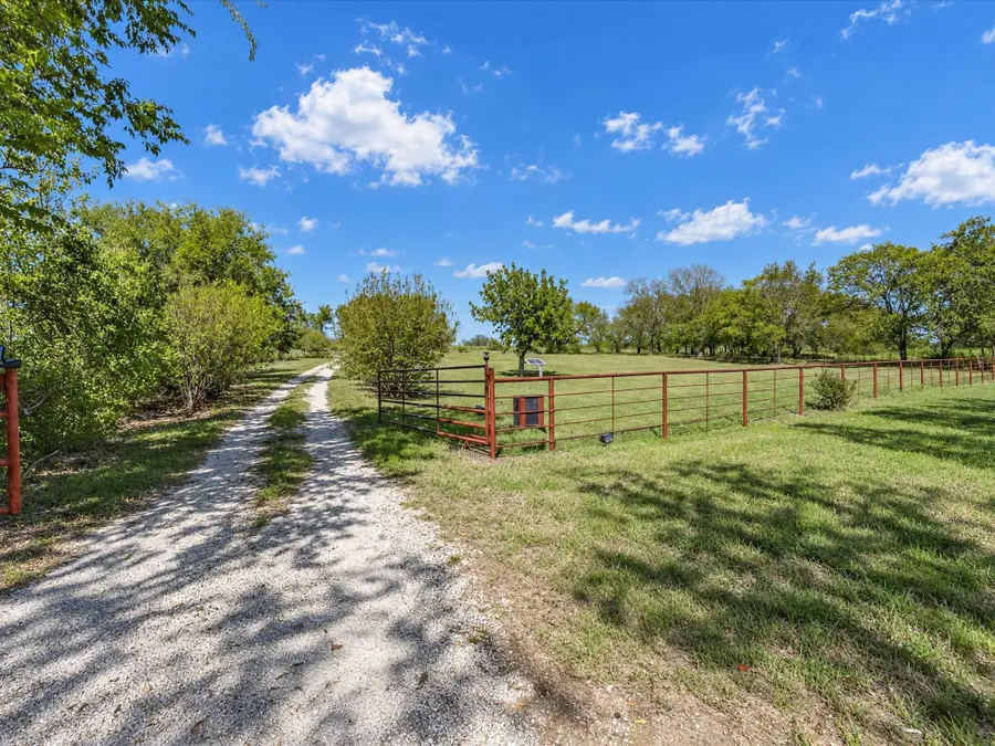 211 Whitehouse Road, Ennis, TX 75119 - #2