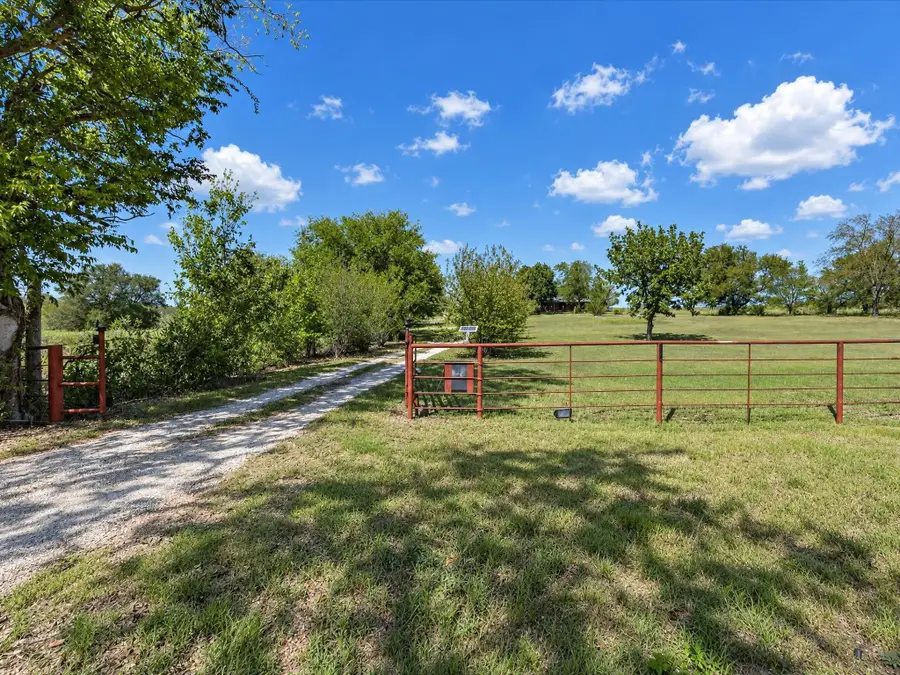 211 Whitehouse Road, Ennis, TX 75119 - #3