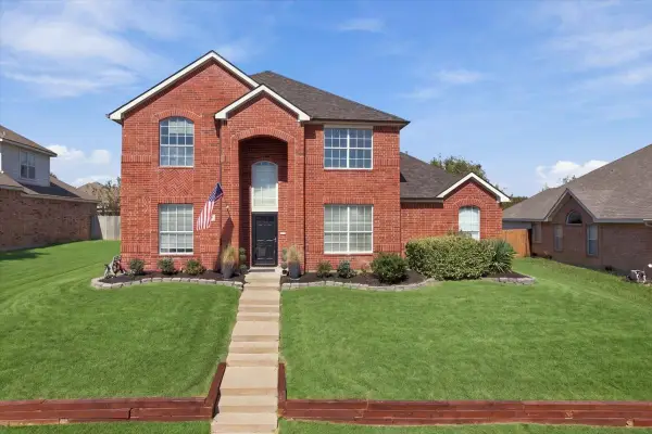 204 Newport Drive, Van Alstyne, TX 75495