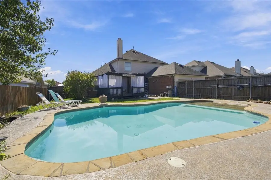 204 Newport Drive, Van Alstyne, TX 75495 - #2