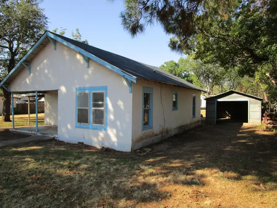 205 N Donald Street, Seymour, TX 76380 - #3