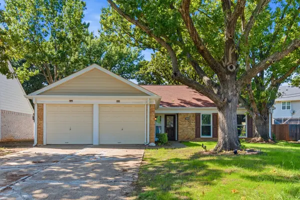 1933 Pin Oak Drive, Flower Mound, TX 75028