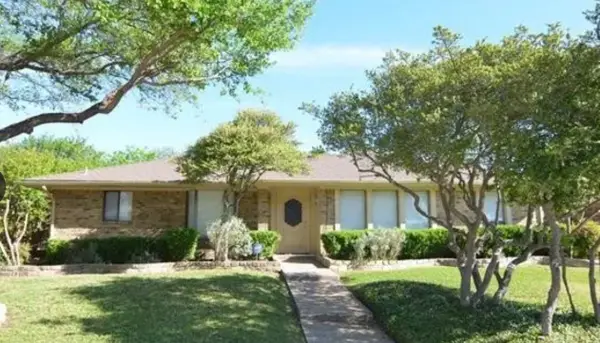1911 E Branch Hollow Drive, Carrollton, TX 75007