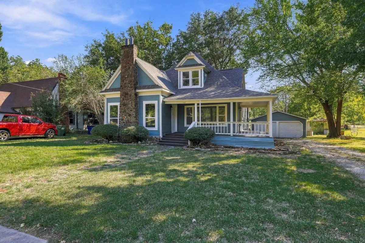 512 E Main Street, Whitesboro, TX 76273 - #1