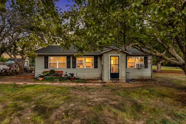 1320 Apple Lane, Midlothian, TX 76065