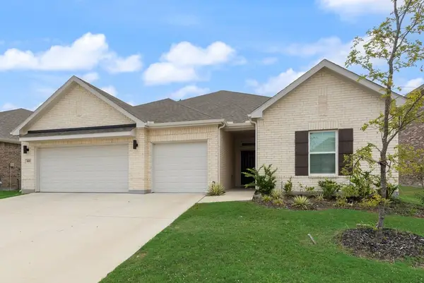 801 Vineyard Way, Forney, TX 75126