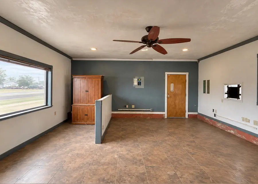 2218 Joliet Street, Plainview, TX 79072 - #3