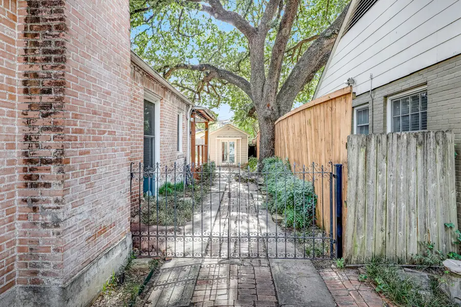 5411 Stoneleigh Avenue, Dallas, TX 75235 - #3