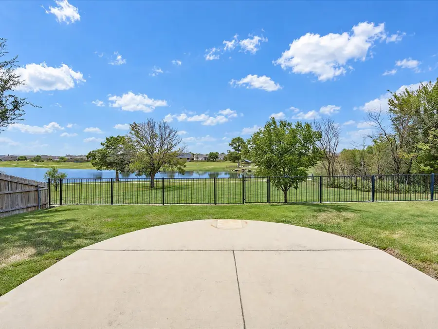 909 Longhorn Drive, Aubrey, TX 76227 - #2