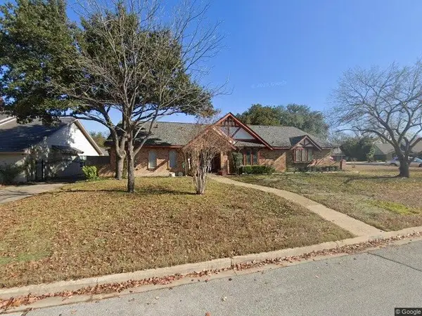 3900 Diamond Loch W, North Richland Hills, TX 76180