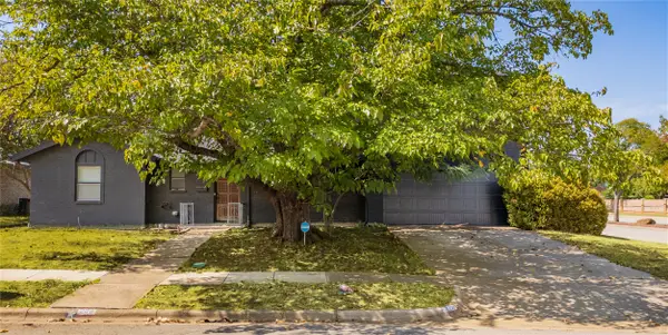 206 Sixpence Lane, Euless, TX 76039