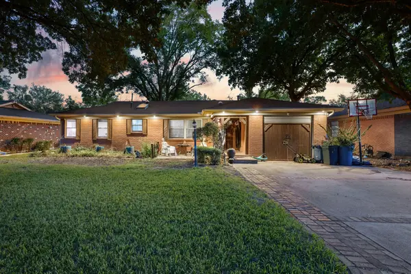 5420 Mallory Drive, Haltom City, TX 76117
