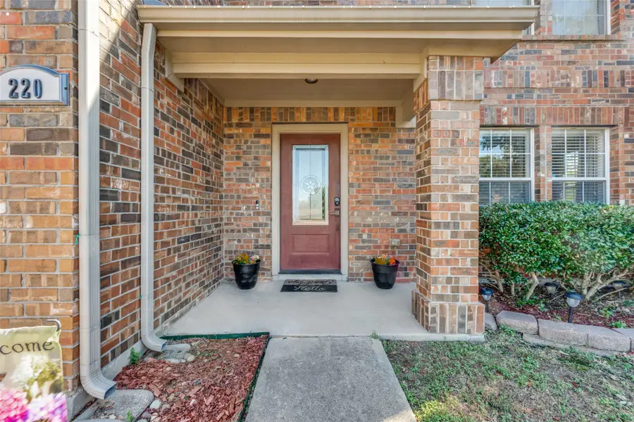 220 Sunset Oaks Drive, Fort Worth, TX 76112 - #2