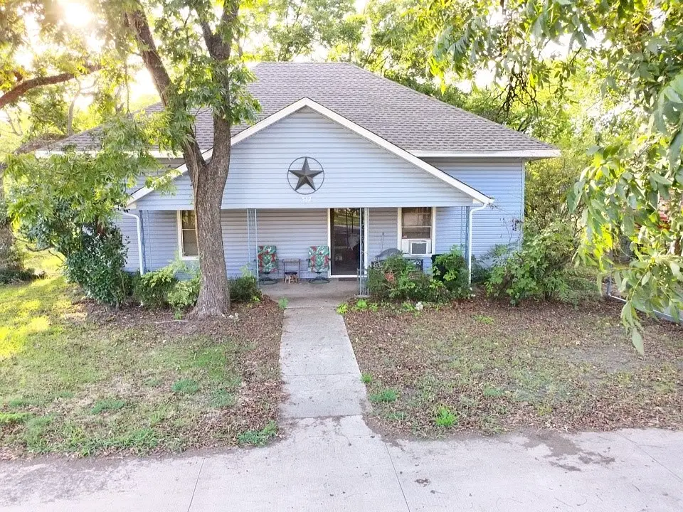 532 S Santa Fe Street, Wolfe City, TX 75496 - #1