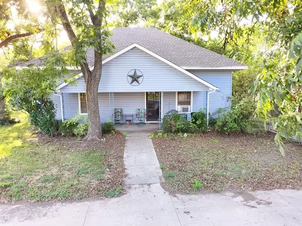 532 S Santa Fe Street, Wolfe City, TX 75496