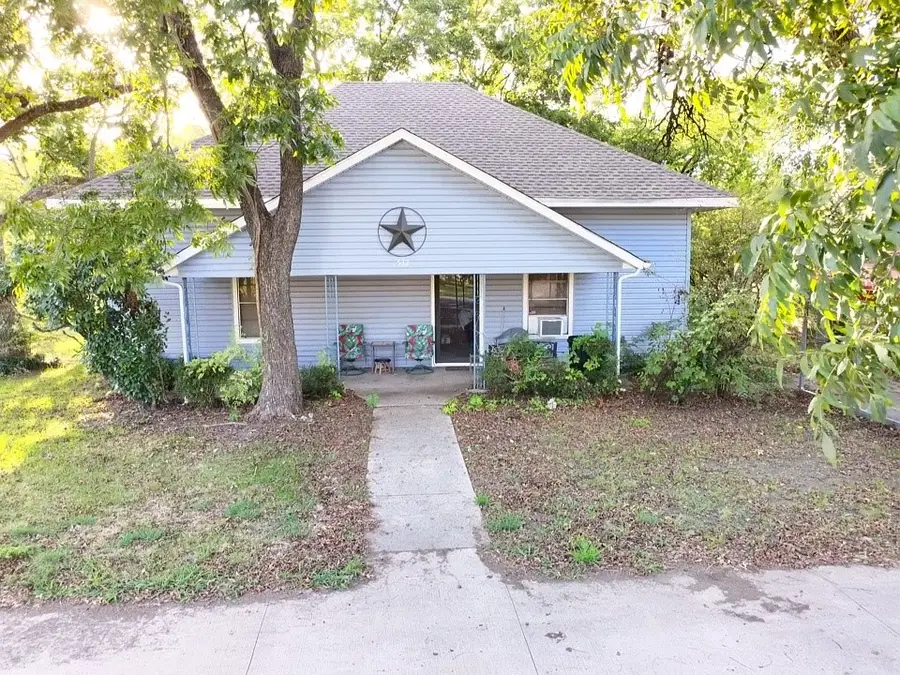 532 S Santa Fe Street, Wolfe City, TX 75496 - #2
