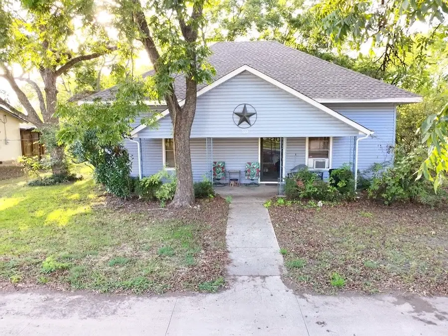 532 S Santa Fe Street, Wolfe City, TX 75496 - #3