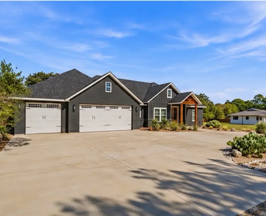 1961 N Dale Avenue, Stephenville, TX 76401 - #2