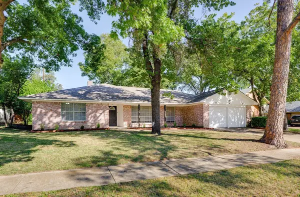 1727 Park Hill Drive, Arlington, TX 76012