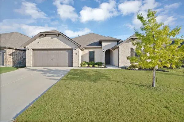 1066 Fleetwood Drive, Justin, TX 76247