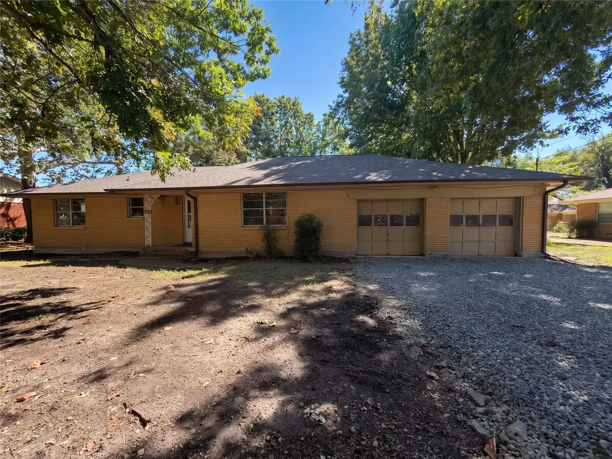 415 W Fulton Street, Van Alstyne, TX 75495 - #1