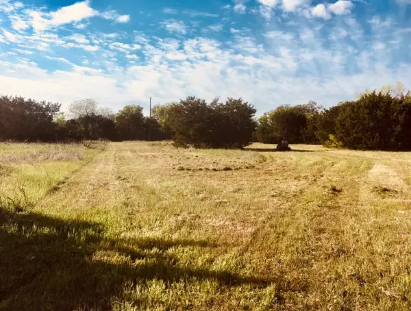 1301 Private Road 2120, Meridian, TX 76665