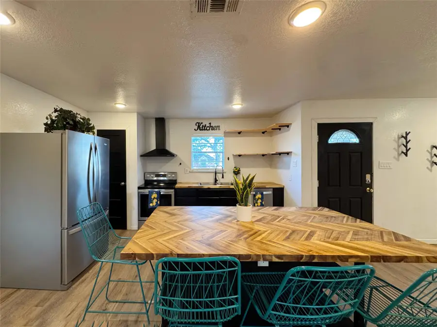 3305 Swan Street, Haltom City, TX 76117 - #3