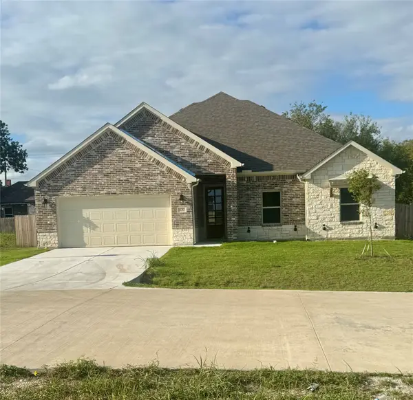 320 E Marshall Court, Palmer, TX 75152