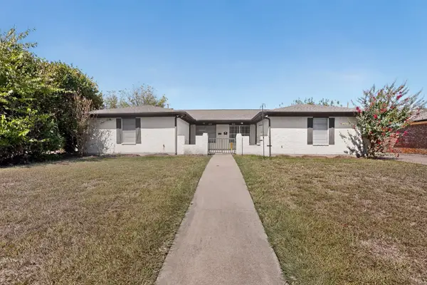 820 Ash Street, Burleson, TX 76028
