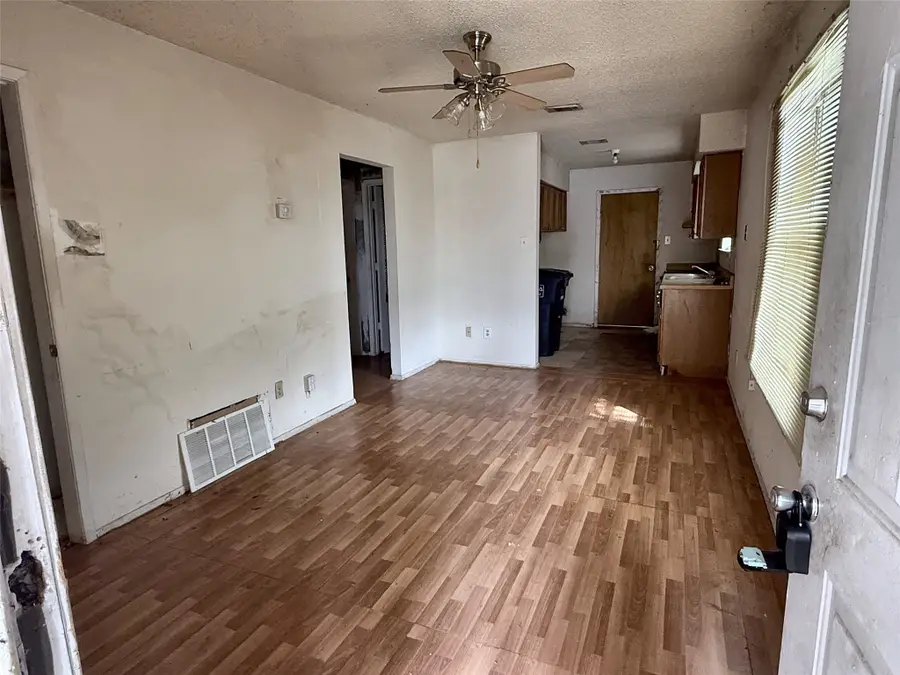 5332 Helmick Avenue, Fort Worth, TX 76107 - #3