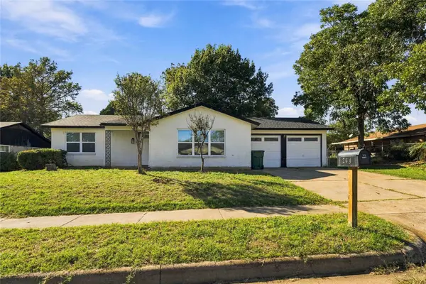 204 Wilson Street, Crowley, TX 76036
