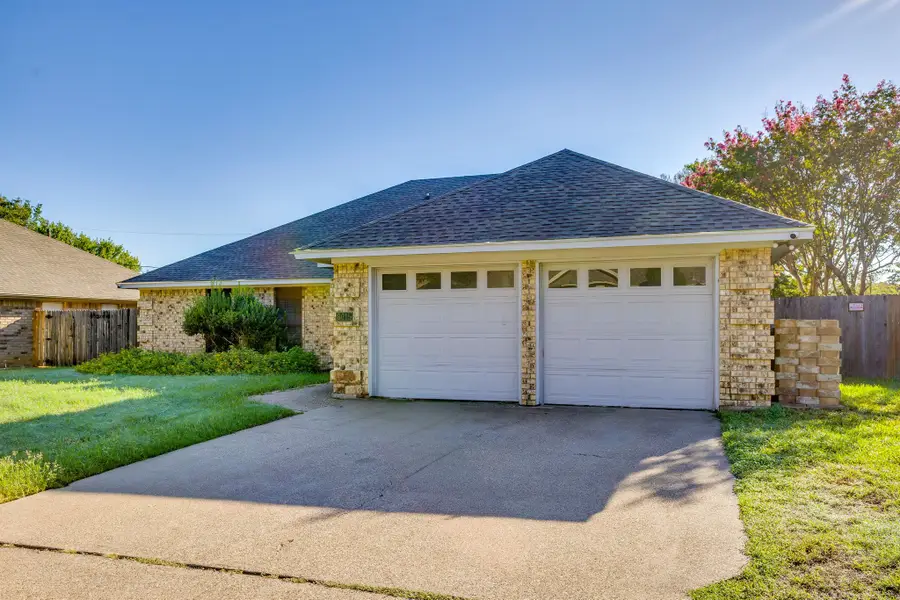 6015 Kenilworth Drive, Arlington, TX 76001 - #2