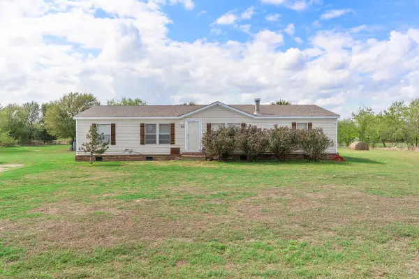 6210 Armadillo Drive, Kemp, TX 75143