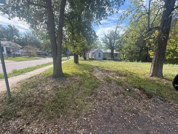 708 6th Street Se, Paris, TX 75460