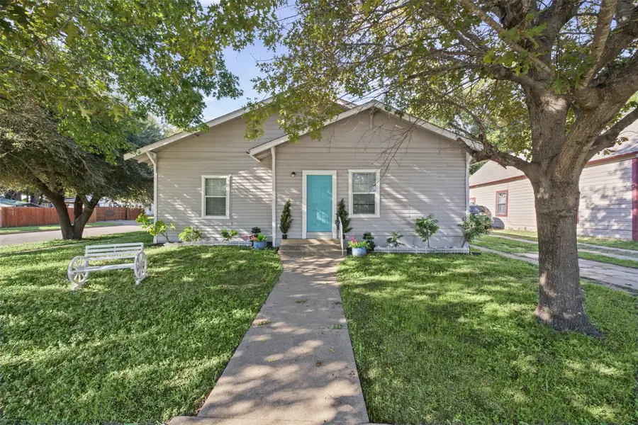 220 W Wardville Street, Cleburne, TX 76033 - #2