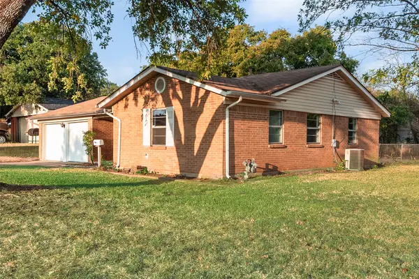 6609 Trailwood Drive, Forest Hill, TX 76140