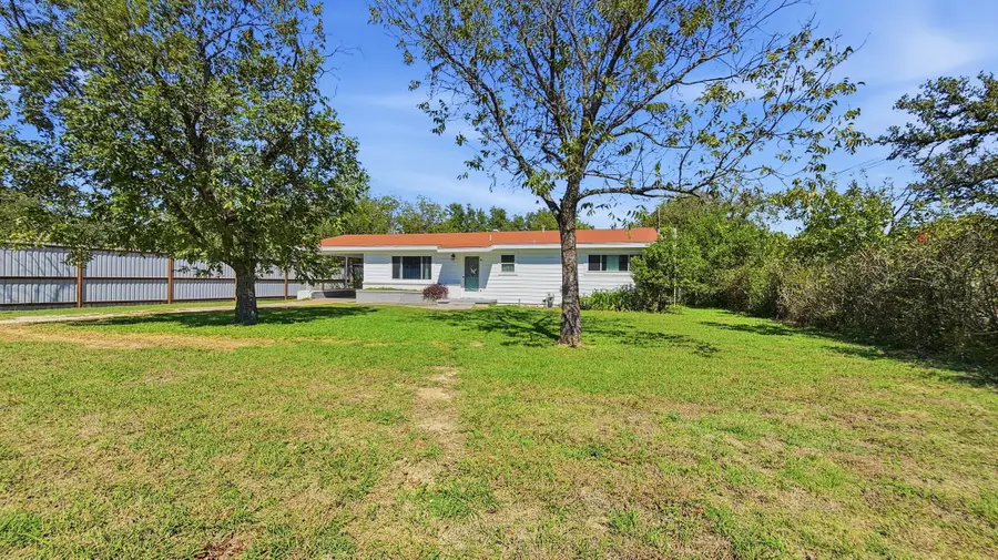 709 E Whitney Street, Hamilton, TX 76531 - #2