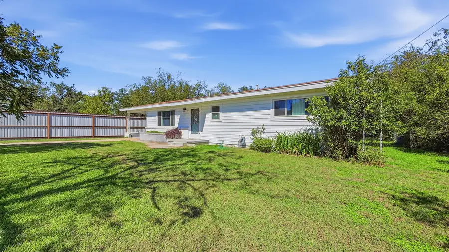 709 E Whitney Street, Hamilton, TX 76531 - #3